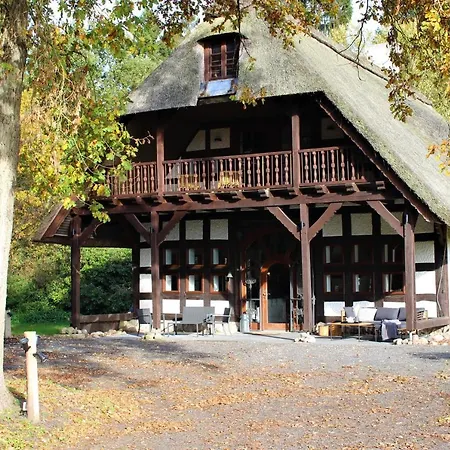 Exklusives Reetdach-ferienhaus Mit Sauna, Whirlpool & Privatgarten - Bis 10 Personen *