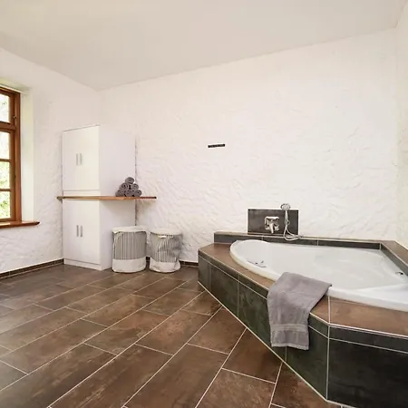 Exklusives Reetdach-ferienhaus Mit Sauna, Whirlpool & Privatgarten - Bis 10 Personen *