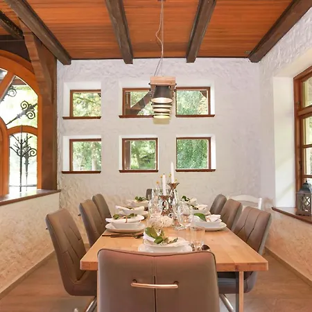 Casa vacanze Exklusives Reetdach-ferienhaus Mit Sauna, Whirlpool & Privatgarten - Bis 10 Personen