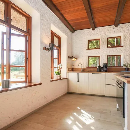 Ruhe Unter Reet-haus Mit Sauna, Whirlpool Und Kamin Gnarrenburg