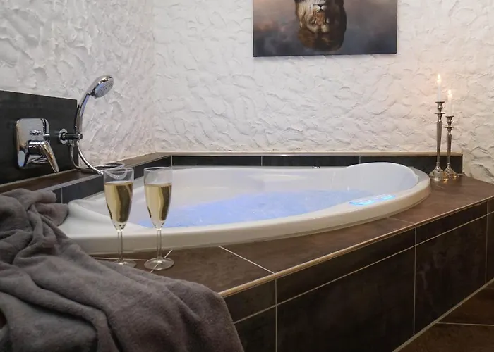 Ruhe Unter Reet-haus Mit Sauna, Whirlpool Und Kamin *