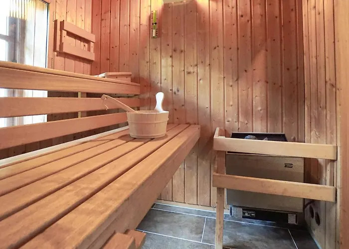 Hébergement de vacances Ruhe Unter Reet-haus Mit Sauna, Whirlpool Und Kamin